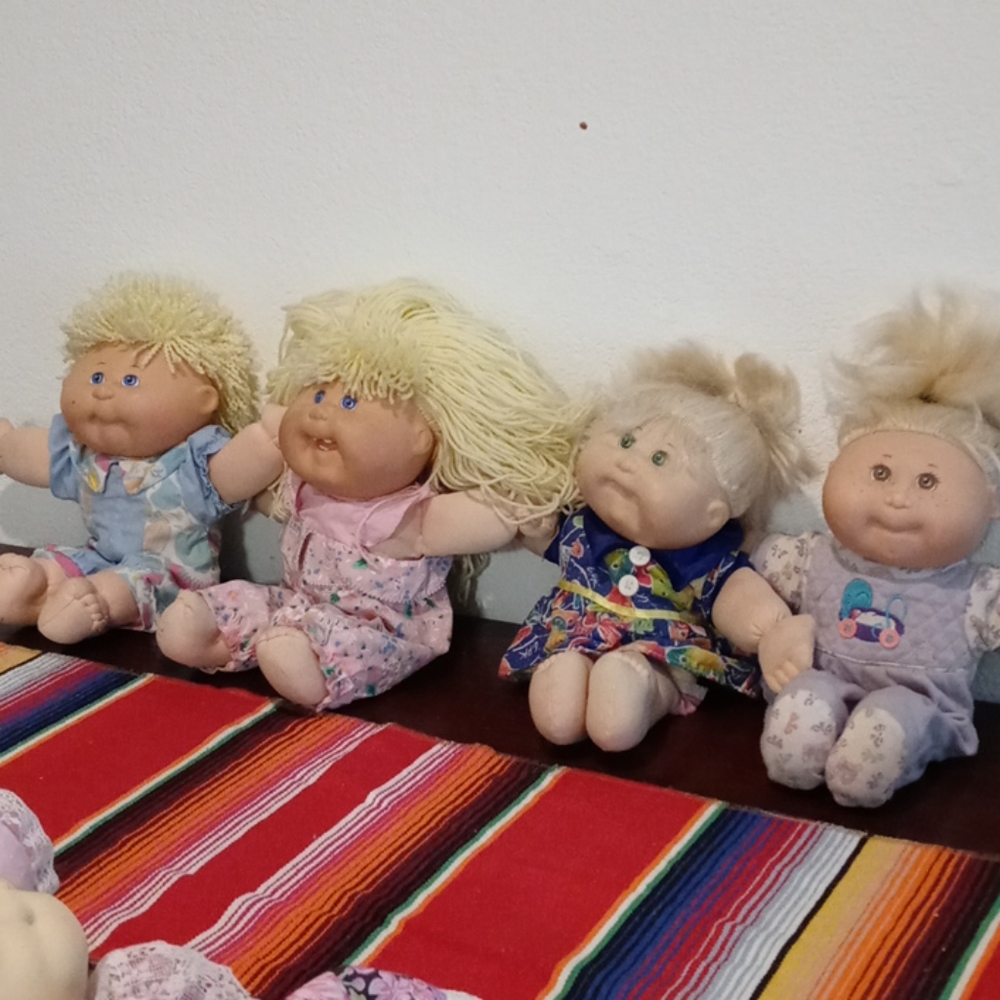 8 Cabbage patch dolls